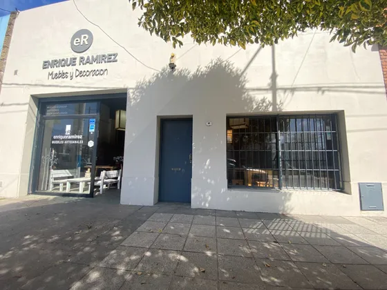 Galpón Con Local, 200 M2 Cubiertos Y 100 Descubiertos En Juan B. Justo E Italia