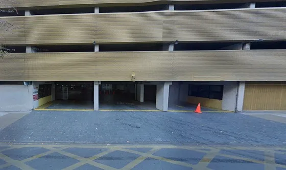 (adm) Mq, Arrienda Estacionamiento En Santiago Centro
