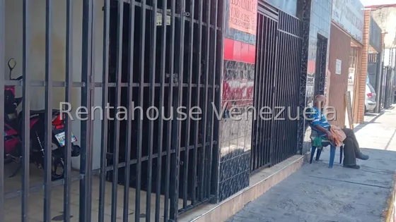 #*25-5331 Venta Oportunidad De Casa Comercial De 2 Plantas En Venta Con Excelente Ubicación   Centro Barquisimeto, Lara. Adelaida Armeya