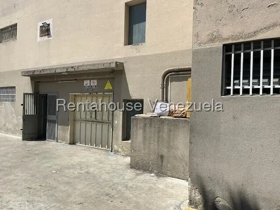 Ms: 25-21987 En Alquiler Planta Industrial Ubicado En La Urbina. A=785m2, 3b, 2p.