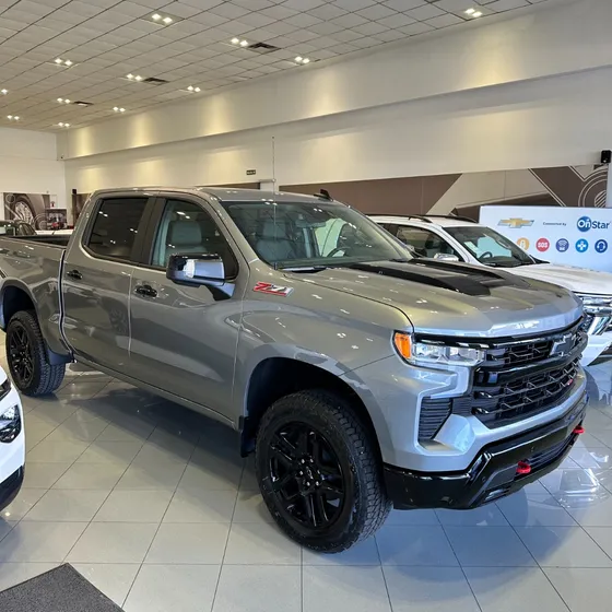 Chevrolet Silverado Chevrolet Silverado Z71 Trail Boss Motor V8 10 Velocidades Automatica 5.3 360cv 4x4