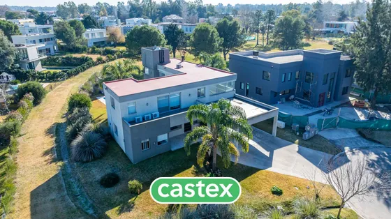 Excelente Casa En Venta En Terralagos, Canning