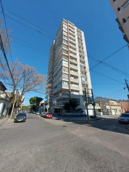 Departamento En Venta De Dos Ambientes Con Doble Balcón Y Vista Panorámica -santos Lugares