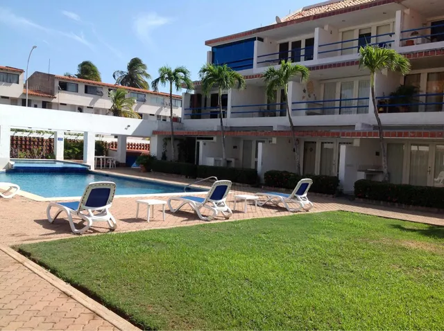 Townhouse En Venta, Playa El Ángel, Ic-00406
