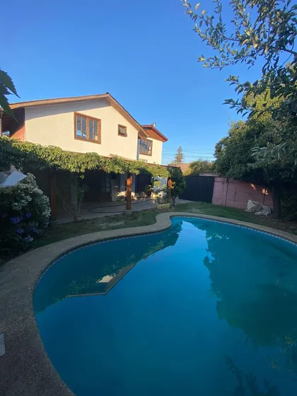 Casa En Venta Villa Emanuel De 5 Dorm. En Chillán