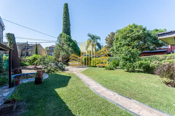Excelente Casa Con Terreno Propio C/ Piscina - Parrilla - Lavadero - Calefacción - Gran Potencial