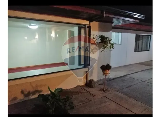 Hermosa Propiedad Residencial Y Para Inversión!!
