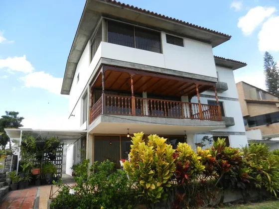 Casa En Venta En Chulavista, Caracas 23-8046 Yf