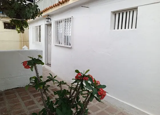 Bella Casa Tipo Apartamento Tiene Otra Casa Arriba Terreno Privado Papeles Al Día Callejon La Juventud