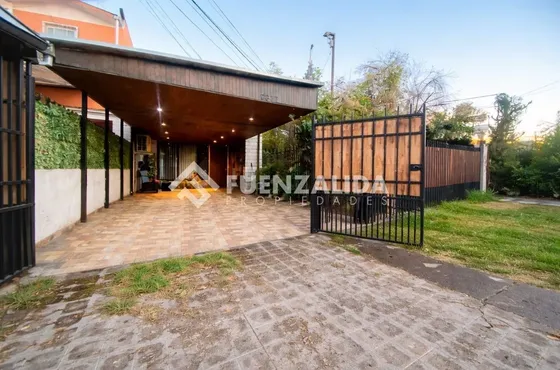 Casa En Venta De 3 Dorm. En Maipú