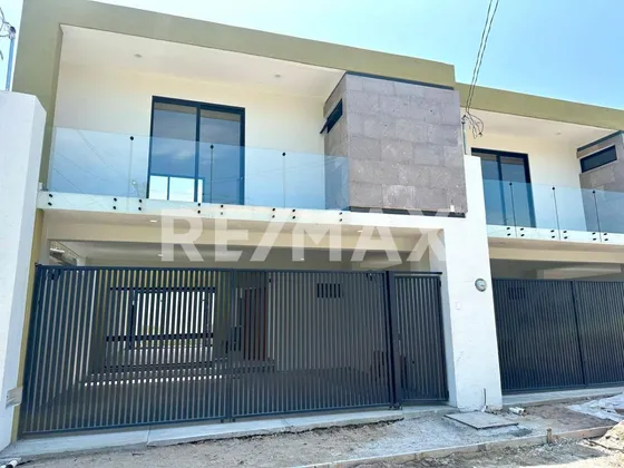Casa En Venta En Niños Héroes  