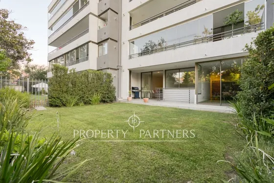 Moderno Town House Con Jardín Privado, Patio Inglé...