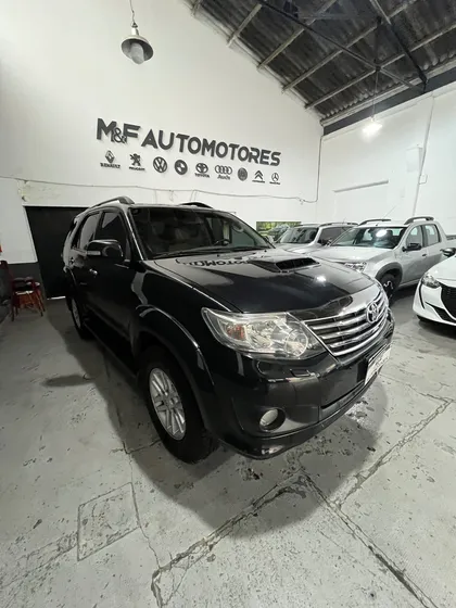 Toyota Hilux Sw4 3.0 Srv Cuero I 171cv 4x4