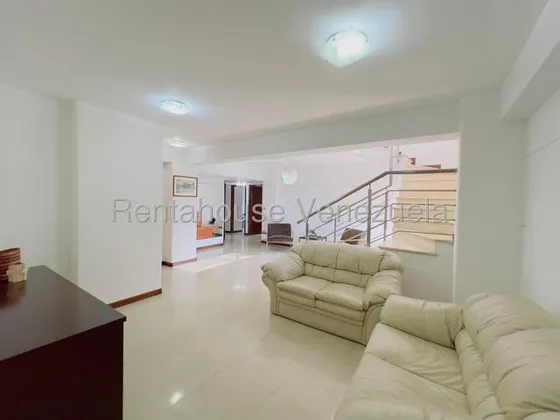 Maribel Morillo Asesor Inmobiliario De Rentahouse Vende; Impactante Penthouse;de 350m2 Con 4 Hab. Y 4 Baños; Con Espectacular Terraza Y Vista Soñada; Ubicado En Montereal;  Este De Barquisimeto Lara