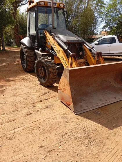 Retroescavadeira Jcb 2013 4x4