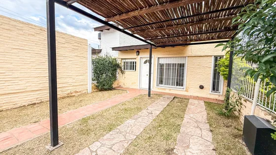 Casa En Venta En Pleno Centro De Roldán