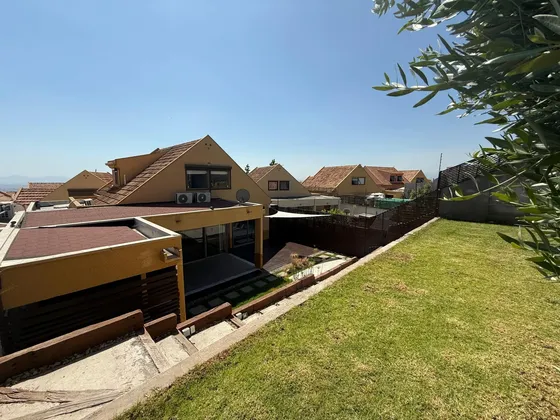 Amplia Casa 3d+3b En Privilegiado Condominio En Alto Macul
