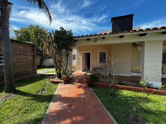 Hipolito Yrigoyen Al 1500 - Venta Casa 3 Dormitorios En Funes