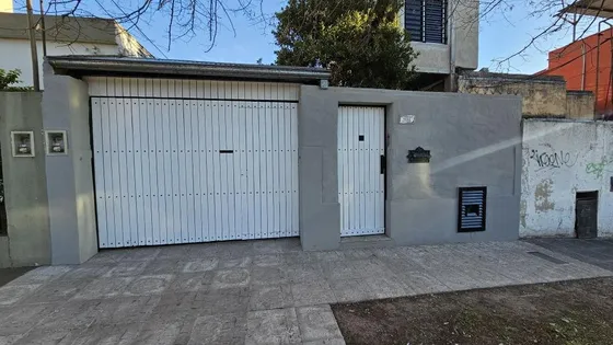 Ph En Venta - 2 Dormitorios 1 Baño - Cochera - 184mts2 - Villa Ballester