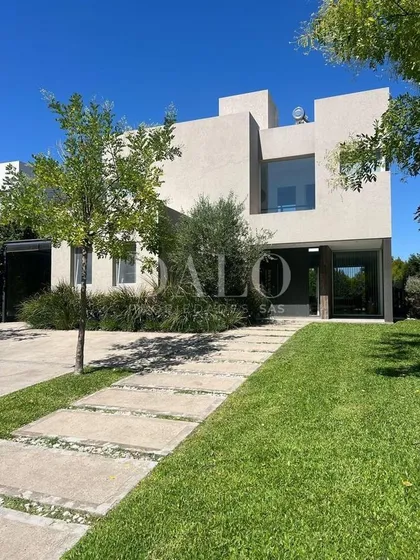 Casa  En Alquiler En Nordelta, Tigre, G.b.a. Zona Norte