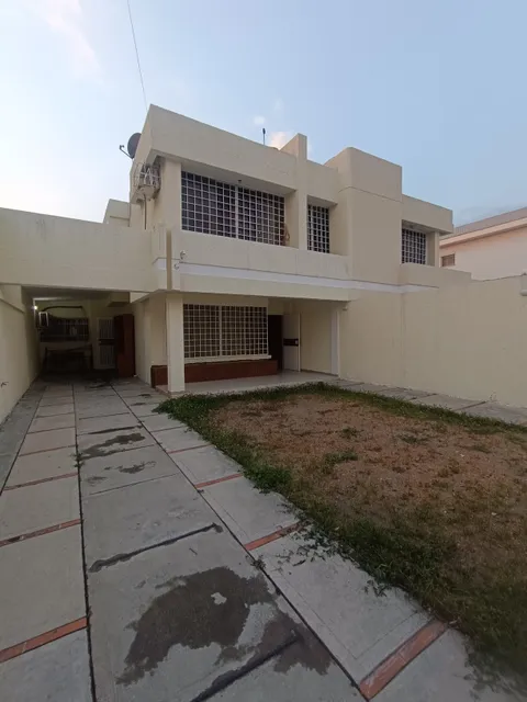 Se Alquila Casa Urb Andrés Bello. Maracay 