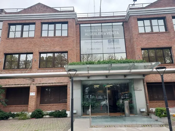 Edificio En Alquiler O Venta De 1300 M2 En Lomas De San Isidro