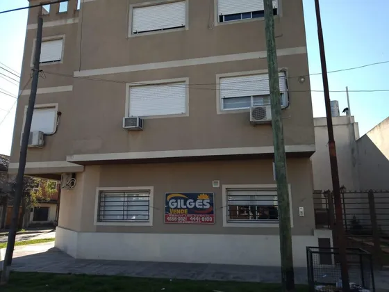 Venta Departamento 2 Amb. Pta. Baja Al Frente  En Ramos Mejía - Excelente Estado C/coch.