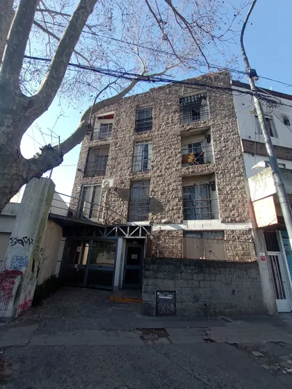 Departamento En Venta Con Patio Y Cochera En La Plata