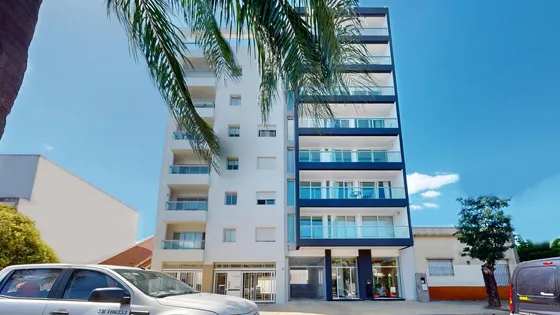 16 Entre 61 Y 62 La Plata  Departamento En 2º Piso Al Frente Con  Balcón Y Cochera En Venta