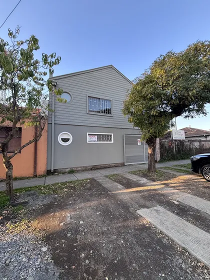 Casa Céntrica Con Tres Departamentos Interiores
