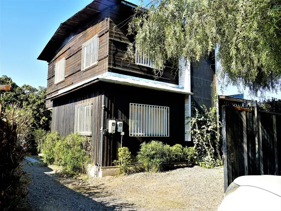 Condominio Con 2 Casas En Limache.
