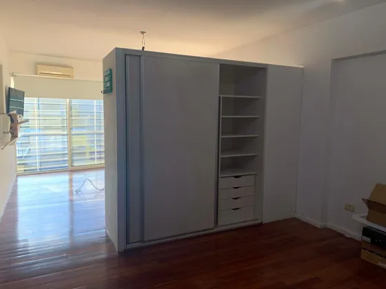 Departamento De 1 Ambiente Dividido - En Inmejorable Zona De San Isidro