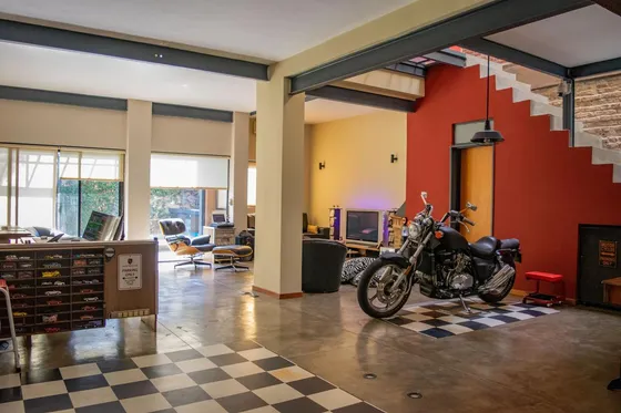 Casa De 3 Ambientes Con Cochera En Venta En Martínez