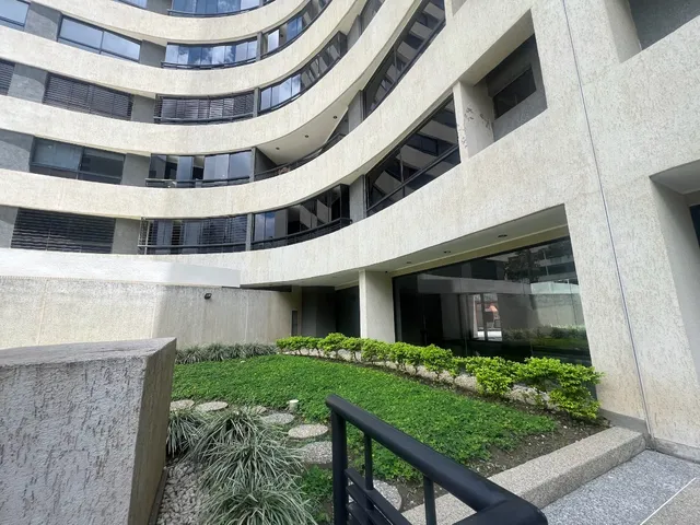 Se Vende Bello Apartamento Semi Amoblado En La Urb. Terrazas Del Ávila,  En Exclusivo Edificio De La Zona.