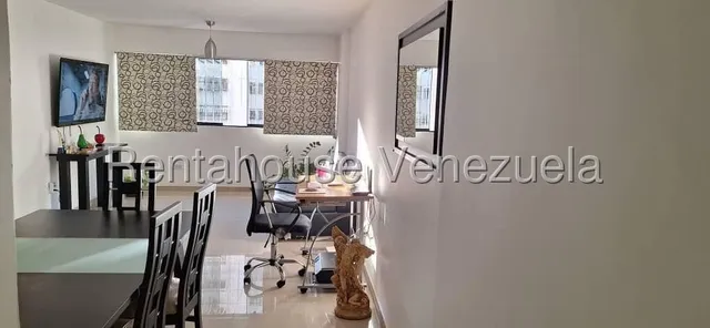 Bello Apartamento En Venta Remodelado En La Candelaria, Mls #25-12810. K.o