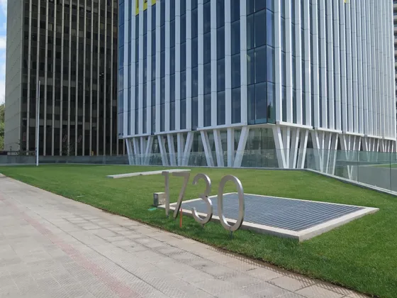 Exclusiva Oficina De 360 M2 Habilitada En Arriendo