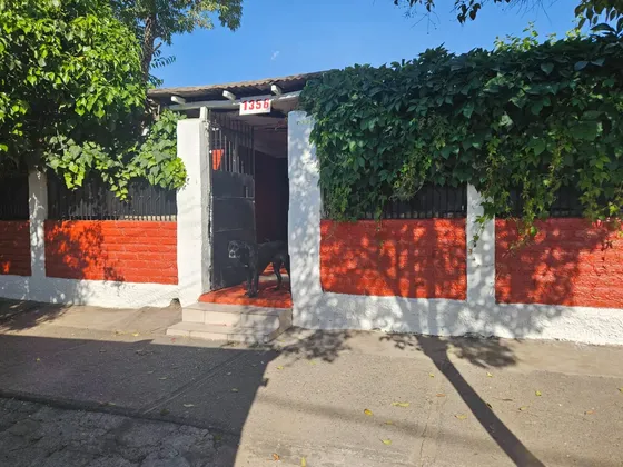 Andrea  López Casa1 Piso , 2 Dormitorios 1 Baño  Antejardín.