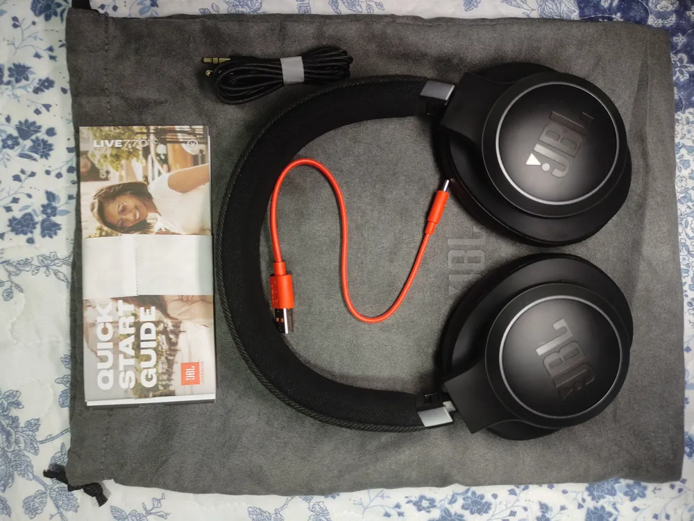 Fone De Ouvido Bluetooth Jbl Live 770nc Headphone Preto Preta