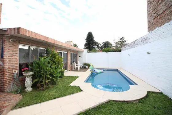 Casa De 3 Ambientes En Venta En Ezeiza, En Barrio Uno, Exclusivo Barrio Cercano Al Aeropuerto.