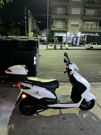 Lucky Lion Moon Gel Scooter Eléctrico Blanco 35km Y Reversa