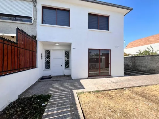 Casa En Venta De 3 Dorm 2 Baños. En La Cisterna