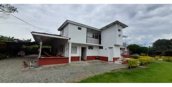 Se Vende Finca Chalet Entre Armenia Y Pueblo Tapao