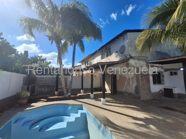 Th Ubicado En Playa El Agua Para Remodelar. Mari
