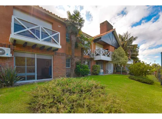Venta Apartamento 3 Dormitorios 2 Baños Carrasco