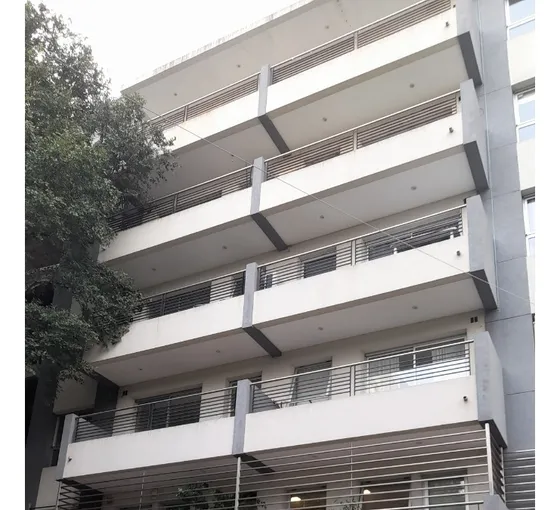 Departamento, Dormitorio, Placard, Living Comedor, Cochera Cubierta.-