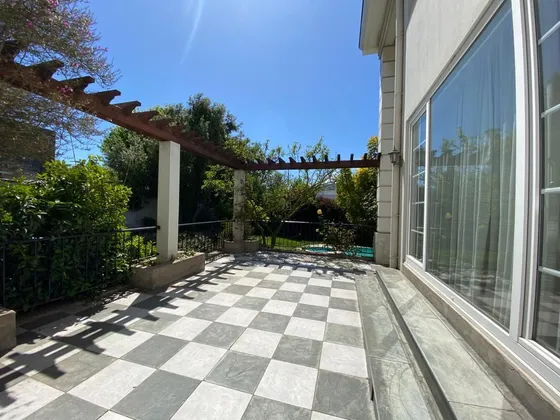 Casa En Venta De 7 Dorm. En Concón