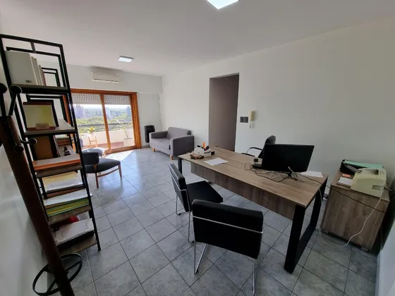 Oficina Comercial En Alquiler En Pleno Centro De Monte Grande!!! Totalmente Amoblada Con Cochera!!! Impecable Estado Y Vista Unica!!!