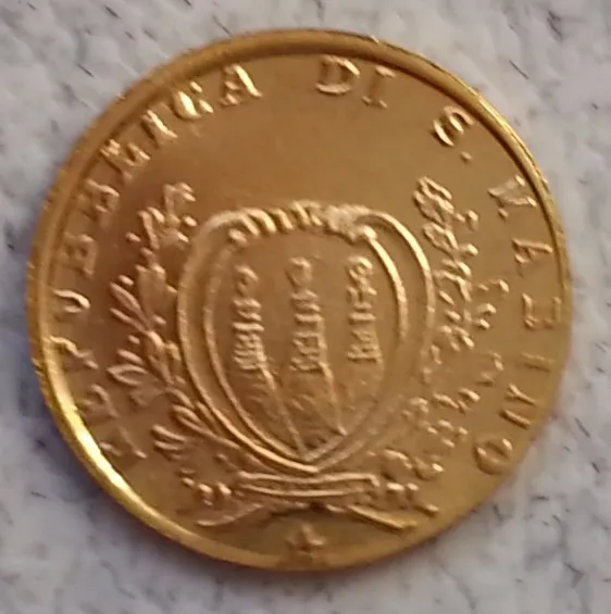 Medalla conmemorativa oro S.mari