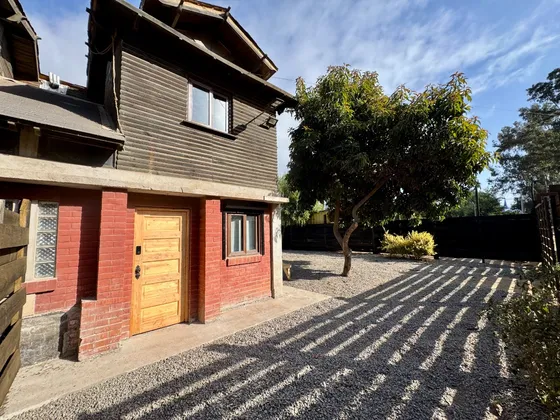 Casa Céntrica En Maitencillo  2 Pisos, Patio Amplio, Opción