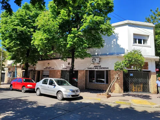 Venta Local Comercial Y Dos Departamentos Tres Ambientes